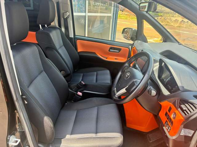 ヴォクシー2.0 ZS 4WD