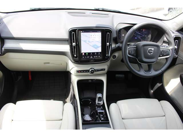 XC40ウルトラ B4 AWD 4WD