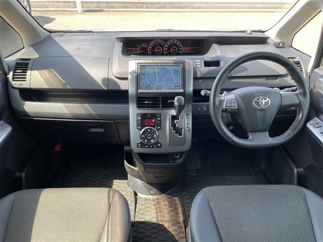 ヴォクシー2.0 ZS 煌III 4WD