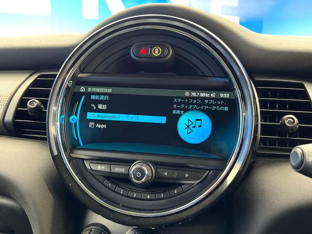 ��Bluetooth:���莝���̃X�}�[�g�t�H���ȂǂƐڑ����A�n���Y�t���[�ʘb��Տꊴ����~���[�W�b�N�Đ������y���݂��������܂��B�����ڑ��ł��̂Ŕς킵��������܂����