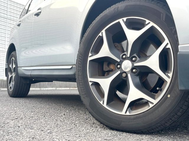 �y�����A���~�z�C�[���z�O�ςɃ}�b�`���������A���~�z�C�[���𑕒����Ă���܂��B�e��ЊO�A���~�z�C�[����A�X�^�b�h���X�^�C�����戵�����Ă���܂��B���񂲑��k����������