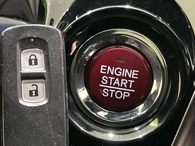 �yHonda�X�}�[�g�L�[�z�J�o����|�P�b�g�ɓ��ꂽ�܂܂ł��h�A�̎{���E�������\�ȃX�}�[�g�L�[�𑕔��B�G���W���̃I���E�I�t�����J�M�����o���K�v����������Ƃ��Ă��֗��ł���