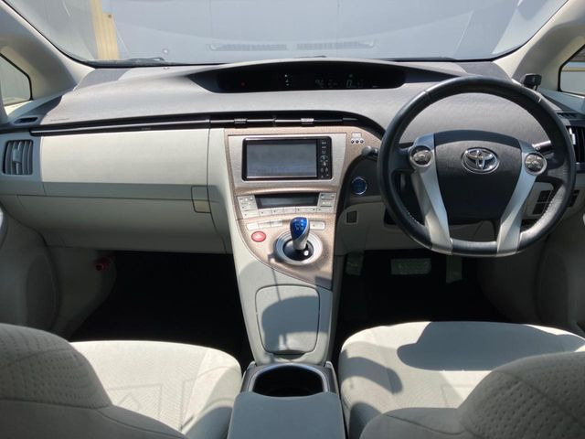 プリウス1.8 S