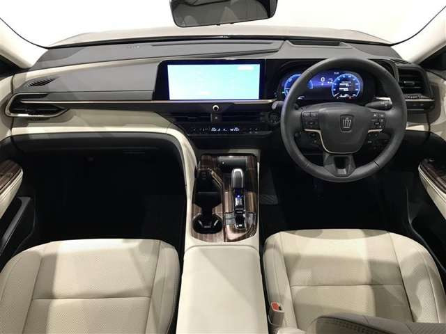 クラウンクロスオーバー2.5 G アドバンスト レザー パッケージ E-Four 4WD