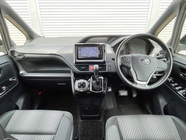 ヴォクシー2.0 ZS