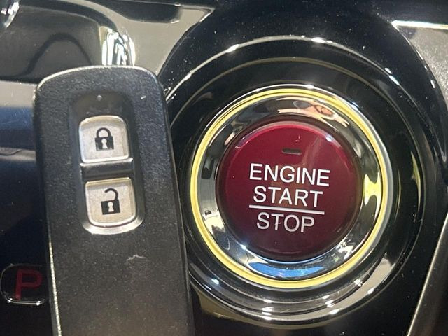 �yHonda�X�}�[�g�L�[�z�J�o����|�P�b�g�ɓ��ꂽ�܂܂ł��h�A�̎{���E�������\�ȃX�}�[�g�L�[�𑕔��B�G���W���̃I���E�I�t�����J�M�����o���K�v����������Ƃ��Ă��֗��ł���