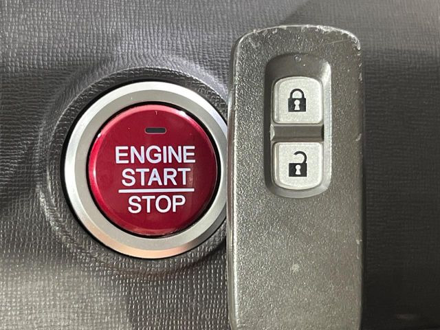 �yHonda�X�}�[�g�L�[�z�J�o����|�P�b�g�ɓ��ꂽ�܂܂ł��h�A�̎{���E�������\�ȃX�}�[�g�L�[�𑕔��B�G���W���̃I���E�I�t�����J�M�����o���K�v����������Ƃ��Ă��֗��ł���