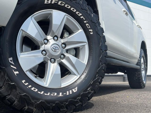 �y����17�C���`�A���~�z�C�[���z�O�ςɃ}�b�`���������A���~�z�C�[���𑕒����Ă���܂��B�e��ЊO�A���~�z�C�[����A�X�^�b�h���X�^�C�����戵�����Ă���܂��B���񂲑��k����������