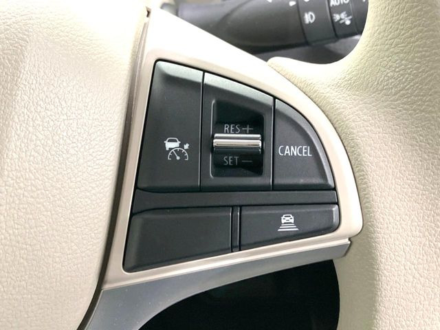 【アダプティブクルーズコントロール】高速道路での長距離走行が楽に!!自動で速度を保つクルーズコントロールが、衝突軽減システムと連携し、前方の車両を感知して車間を保つように速度調節してくれます!!