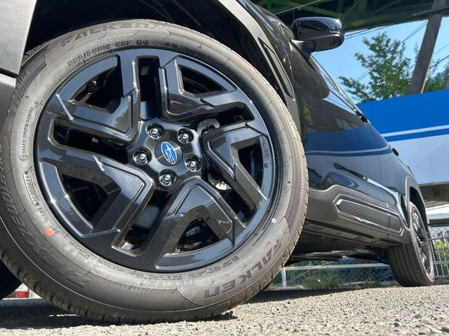 �y����18�C���`�A���~�z�C�[���z�O�ςɃ}�b�`���������A���~�z�C�[���𑕒����Ă���܂��B�e��ЊO�A���~�z�C�[����A�X�^�b�h���X�^�C�����戵�����Ă���܂��B���񂲑��k����������