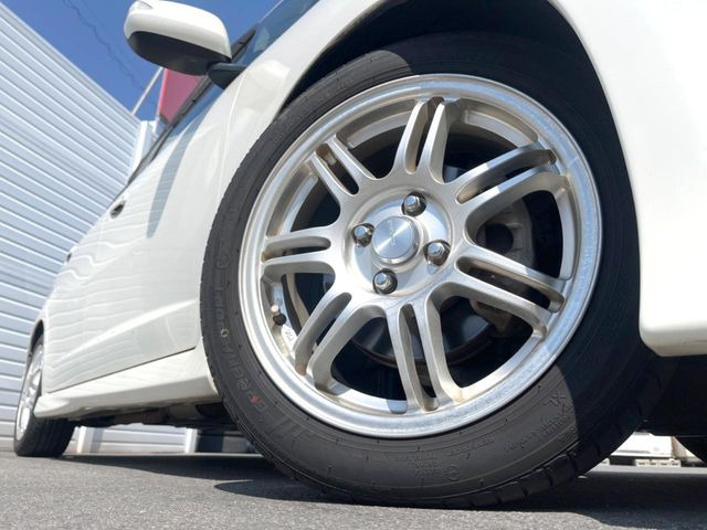 �y16�C���`�A���~�z�C�[���z�O�ςɃ}�b�`�����A���~�z�C�[���𑕒����Ă���܂��B�e��A���~�z�C�[����A�X�^�b�h���X�^�C�����戵�����Ă���܂��B���񂲑��k����������