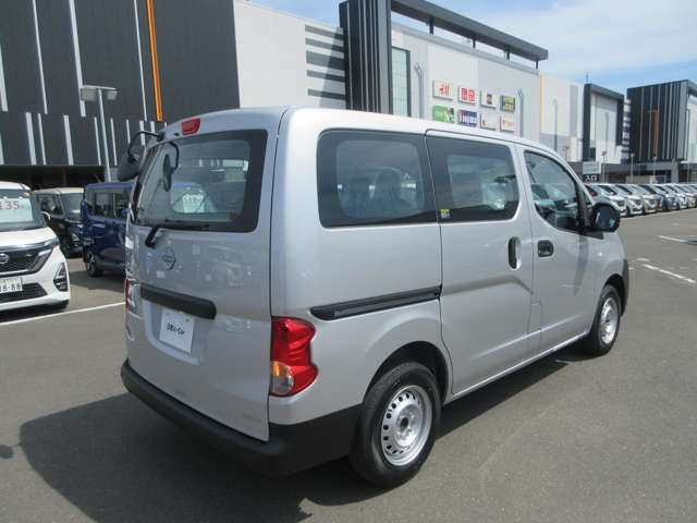 NV200バネットバン1.6 DX