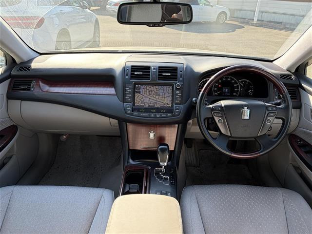 クラウン3.0 ロイヤルサルーン i-Four 4WD