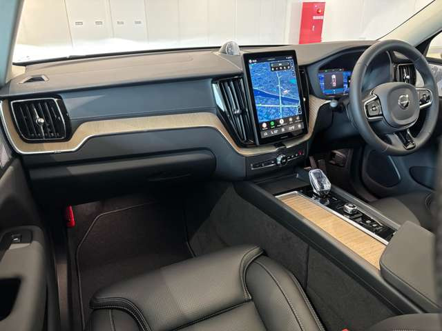 XC60ウルトラ T6 AWD プラグイン ハイブリッド 4WD