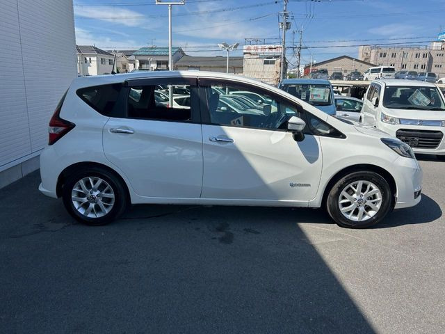 �������x�̃K���X�疌�ŝ����͂������A�㎿�ȃc���E����������B���O����_���J�����؂Ȉ��Ԃ�ی삵�A�F�����E�򉻂�h�~�B�u�e�X�v���b�V���R�[�g�v�A�u�e�v���~�b�T�R�[�g�v���炨�I�т��������܂��B