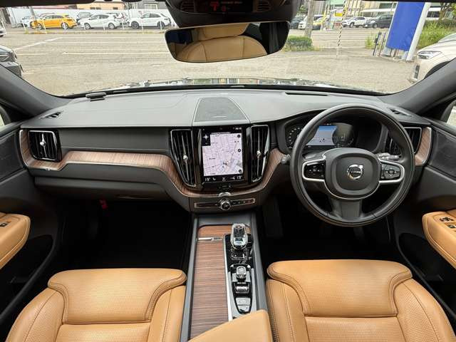 XC60リチャージ PHEV T8 AWD インスクリプション 4WD