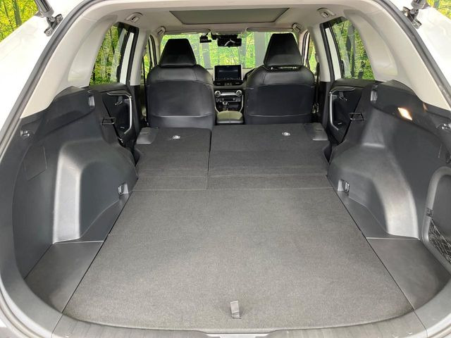 普段のお買い物や通勤、送迎等に十分な荷室スペースを確保しております。セカンドシートを倒すと、大きな荷物の積載も可能です♪