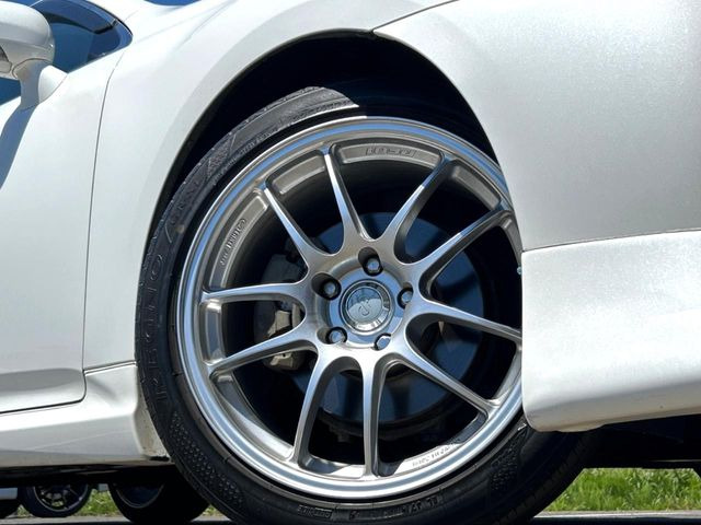 �y18�C���`�A���~�z�C�[���z�O�ςɃ}�b�`�����A���~�z�C�[���𑕒����Ă���܂��B�e��A���~�z�C�[����A�X�^�b�h���X�^�C�����戵�����Ă���܂��B���񂲑��k����������