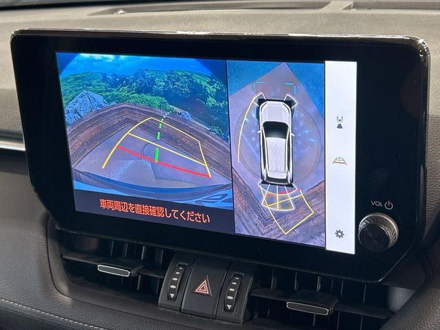 【パノラミックビューモニター】専用のカメラにより、上から見下ろしたような視点で360度クルマの周囲を確認することができます☆死角部分も確認しやすく、狭い場所での切り返しや駐車もスムーズに行えます。
