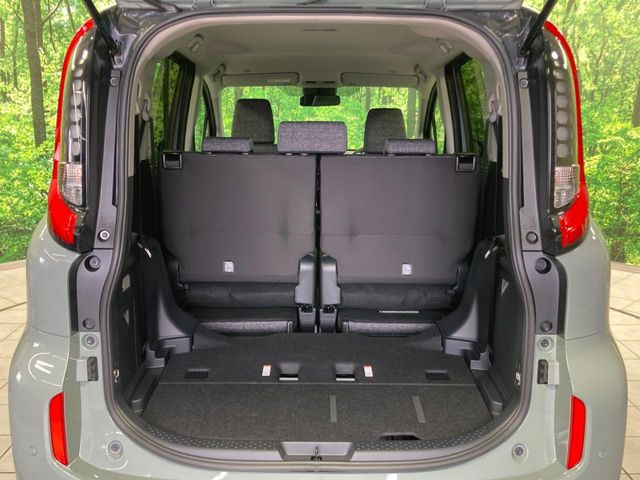 後席を格納すると、これだけの広さが!シーンに合わせたシートアレンジで、大きな荷物も積むことが出来ます♪