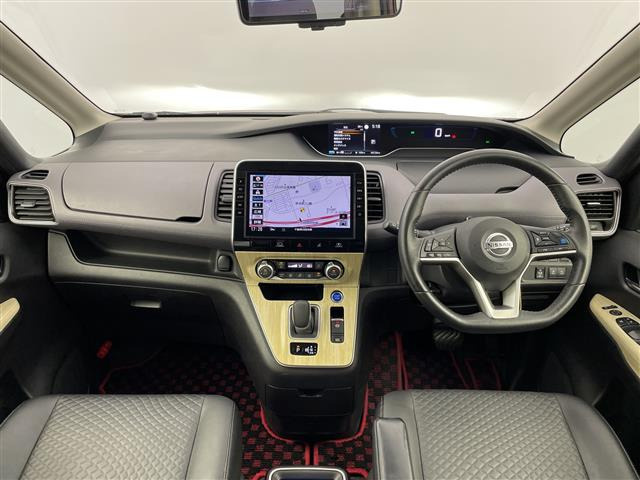 セレナ1.2 e-POWER ハイウェイスターV アーバンクロム
