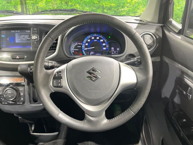 �C���e���A�ɍ��킹���f�U�C���̃X�e�A�����O�́A�^�]�������̂��Ƃ��l���A�^�]���₷���`��A�傫���ł��B�����x�A���ۂɐG���Ă��m���߂��������B