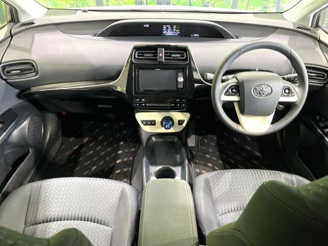 プリウス1.8 S