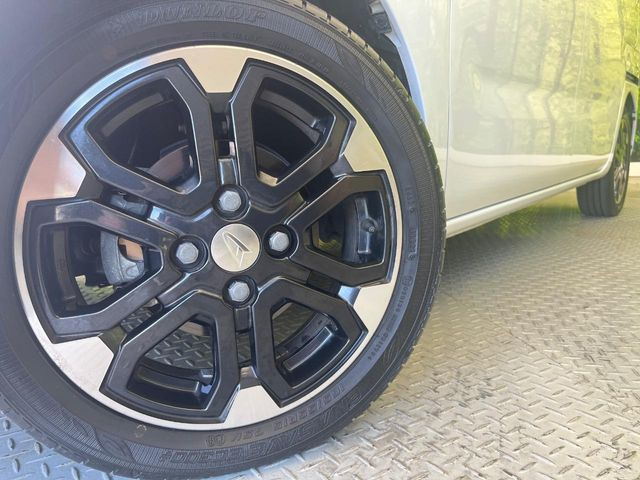 �y����15�C���`�A���~�z�C�[���z�O�ςɃ}�b�`���������A���~�z�C�[���𑕒����Ă���܂��B�e��ЊO�A���~�z�C�[����A�X�^�b�h���X�^�C�����戵�����Ă���܂��B���񂲑��k����������