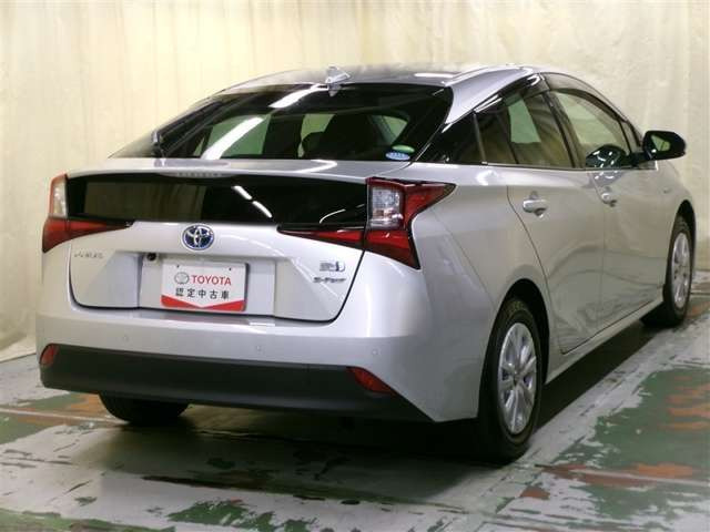 プリウス1.8 S E-Four 4WD