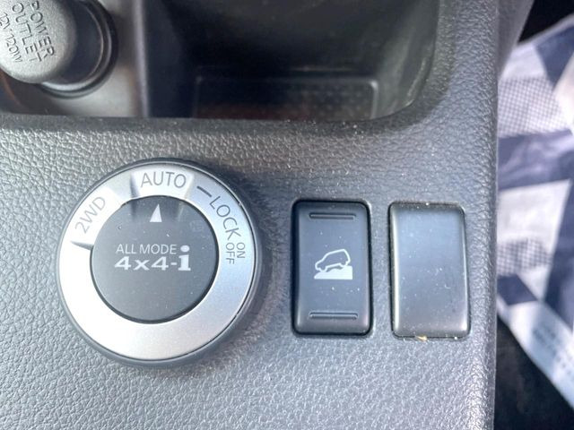 �y�I�[�����[�h4&times;4�z2WD/4WD���[�h����y�ɐ؂�ւ��\�B�R��d����2WD�A�X�^�b�N���ɖ𗧂�LOCK�AAUTO���[�h�ł�4WD�̔z���������Œ������A�H�ʏ󋵂��킸���肵��������T�|�[�g�B