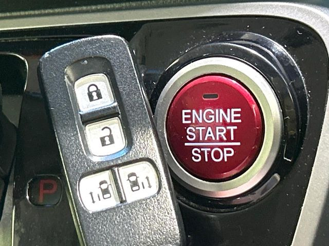 �yHonda�X�}�[�g�L�[�z�J�o����|�P�b�g�ɓ��ꂽ�܂܂ł��h�A�̎{���E�������\�ȃX�}�[�g�L�[�𑕔��B�G���W���̃I���E�I�t�����J�M�����o���K�v����������Ƃ��Ă��֗��ł���