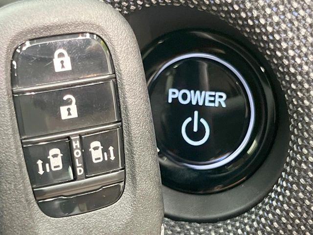 �yHonda�X�}�[�g�L�[�z�J�o����|�P�b�g�ɓ��ꂽ�܂܂ł��h�A�̎{���E�������\�ȃX�}�[�g�L�[�𑕔��B�G���W���̃I���E�I�t�����J�M�����o���K�v����������Ƃ��Ă��֗��ł���