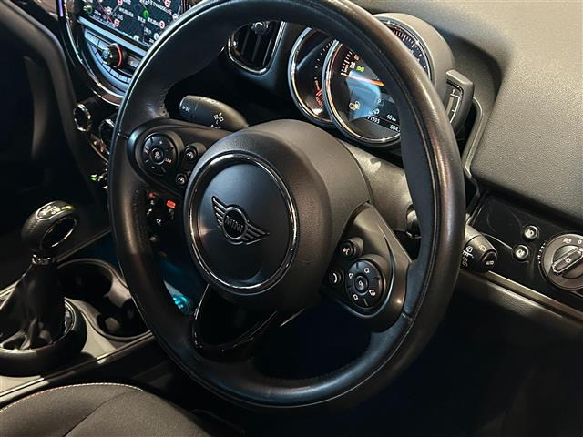 ミニクロスオーバークーパー S E オール4 4WD