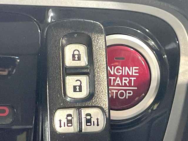 �yHonda�X�}�[�g�L�[�z�J�o����|�P�b�g�ɓ��ꂽ�܂܂ł��h�A�̎{���E�������\�ȃX�}�[�g�L�[�𑕔��B�G���W���̃I���E�I�t�����J�M�����o���K�v����������Ƃ��Ă��֗��ł���
