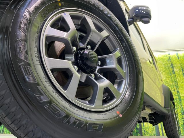 �y����15�C���`�A���~�z�C�[���z�O�ςɃ}�b�`���������A���~�z�C�[���𑕒����Ă���܂��B�e��ЊO�A���~�z�C�[����A�X�^�b�h���X�^�C�����戵�����Ă���܂��B���񂲑��k����������