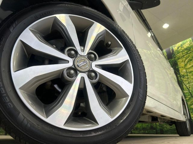 �y����15�C���`�A���~�z�C�[���z�O�ςɃ}�b�`���������A���~�z�C�[���𑕒����Ă���܂��B�e��ЊO�A���~�z�C�[����A�X�^�b�h���X�^�C�����戵�����Ă���܂��B���񂲑��k����������