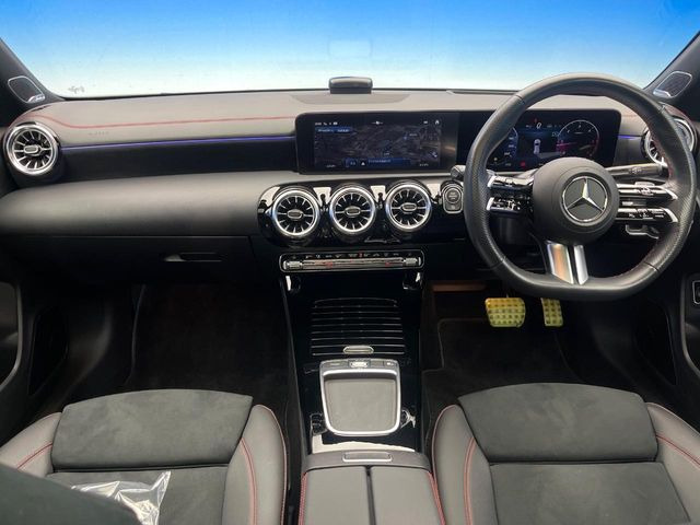 CLAシューティングブレークCLA200d AMGライン