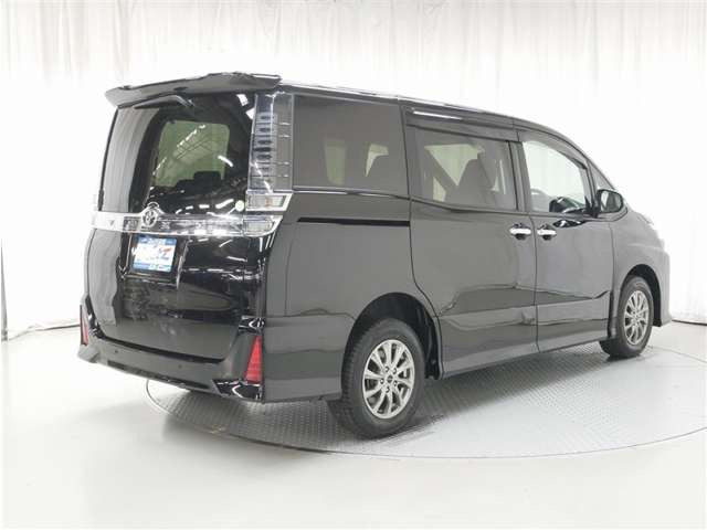 ヴォクシー2.0 ZS 煌III 4WD