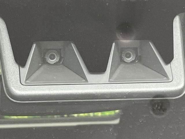 【スマートアシスト】走行中に前方の車両等を認識し、衝突しそうな時は警報とブレーキで衝突回避と被害軽減をアシスト。より安全にドライブをお楽しみいただけます。