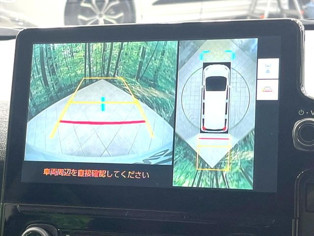 【パノラミックビューモニター】専用のカメラにより、上から見下ろしたような視点で360度クルマの周囲を確認することができます☆死角部分も確認しやすく、狭い場所での切り返しや駐車もスムーズに行えます。