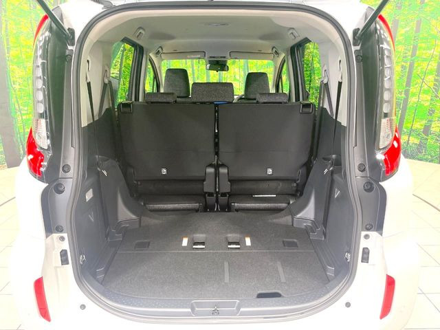 普段のお買い物や通勤、送迎等に十分な荷室スペースを確保しております。セカンドシートを倒すと、大きな荷物の積載も可能です♪