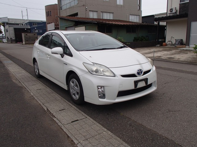 プリウス1.8 S