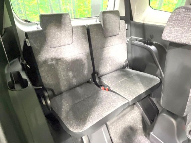 3列目シートはもちろん状態良好☆大人でもゆったりと座って頂けますので、大人数でのお出かけもラクラクです♪ご家族で、気の知れた仲間で、ドライブに行くのが楽しみですね♪