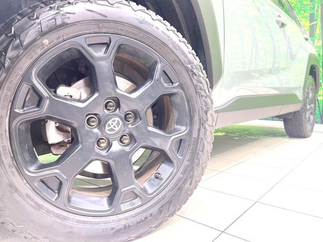 �y����18�C���`�A���~�z�C�[���z�O�ςɃ}�b�`���������A���~�z�C�[���𑕒����Ă���܂��B�e��ЊO�A���~�z�C�[����A�X�^�b�h���X�^�C�����戵�����Ă���܂��B���񂲑��k����������