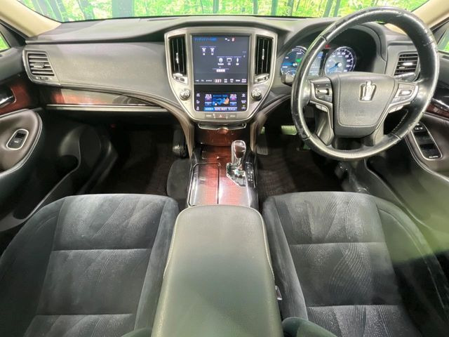 クラウンハイブリッド 2.5 ロイヤルサルーンG Four 4WD