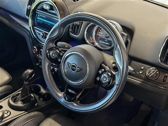 ミニクロスオーバークーパー S E オール4 4WD