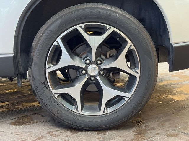 �y����18�C���`�A���~�z�C�[���z�O�ςɃ}�b�`���������A���~�z�C�[���𑕒����Ă���܂��B�e��ЊO�A���~�z�C�[����A�X�^�b�h���X�^�C�����戵�����Ă���܂��B���񂲑��k����������