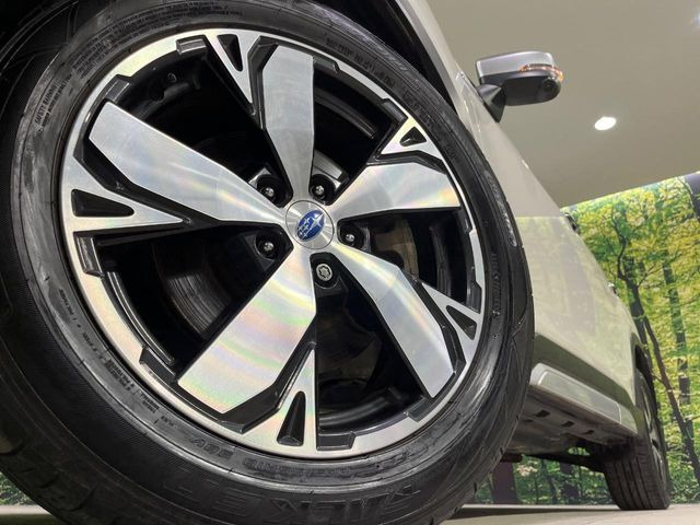 �y����18�C���`�A���~�z�C�[���z�O�ςɃ}�b�`���������A���~�z�C�[���𑕒����Ă���܂��B�e��ЊO�A���~�z�C�[����A�X�^�b�h���X�^�C�����戵�����Ă���܂��B���񂲑��k����������