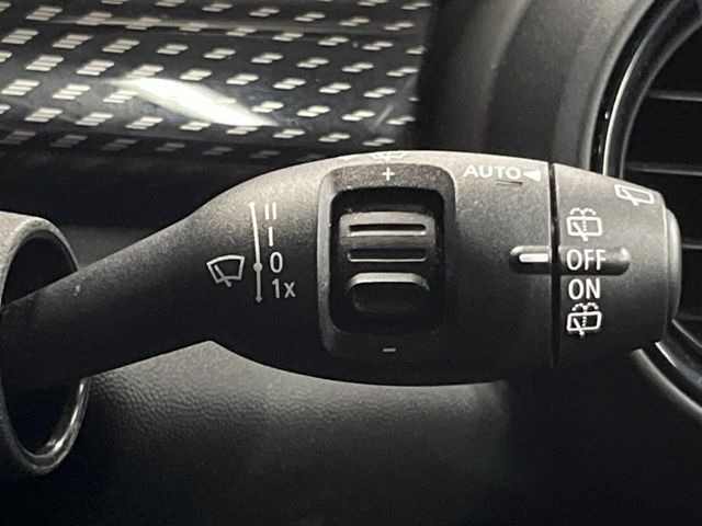 �����C���Z���T�[:�J�ʂɍ��킹�āA���C�p�[�̉����x���������䂵�Ă���܂��B