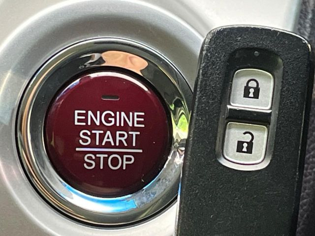 �yHonda�X�}�[�g�L�[�z�J�o����|�P�b�g�ɓ��ꂽ�܂܂ł��h�A�̎{���E�������\�ȃX�}�[�g�L�[�𑕔��B�G���W���̃I���E�I�t�����J�M�����o���K�v����������Ƃ��Ă��֗��ł���